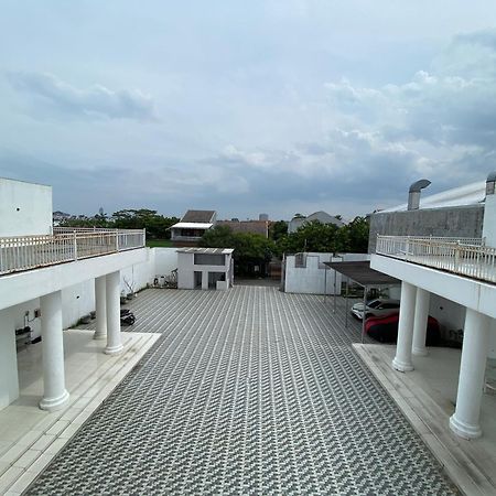 Griya Rw Family Guest House Redpartner Surakarta  Luaran gambar