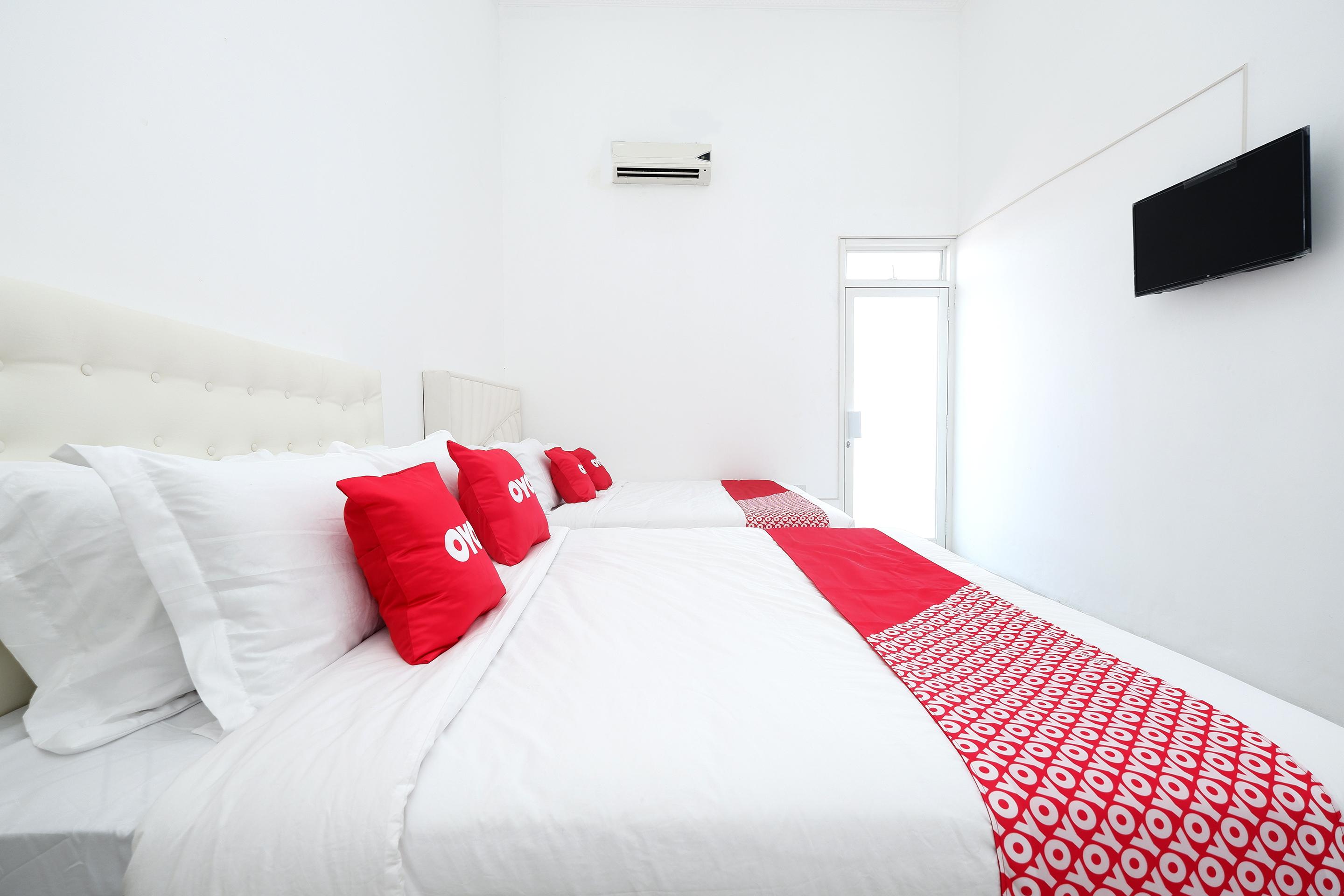 Griya Rw Family Guest House Redpartner Surakarta  Luaran gambar