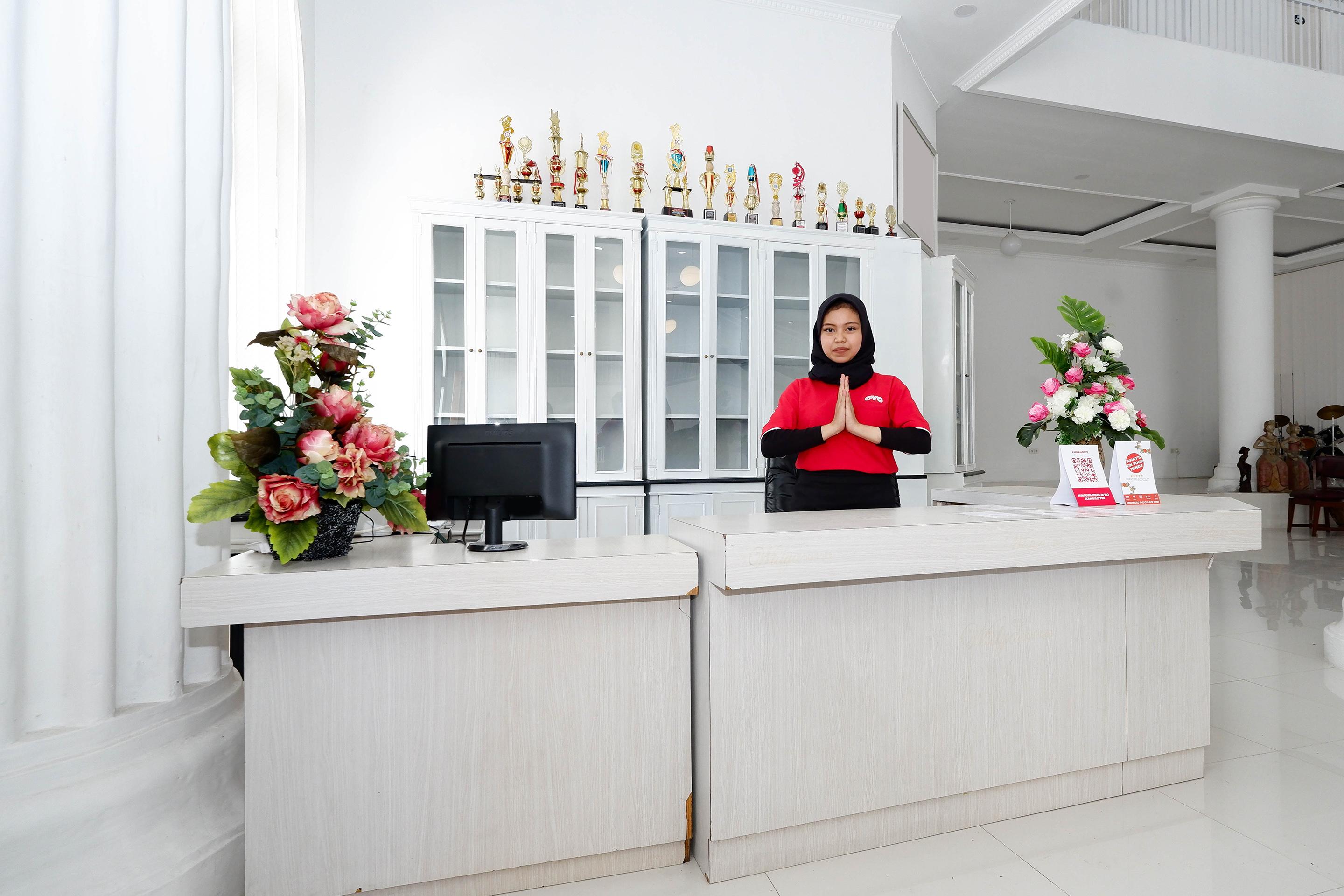 Griya Rw Family Guest House Redpartner Surakarta  Luaran gambar