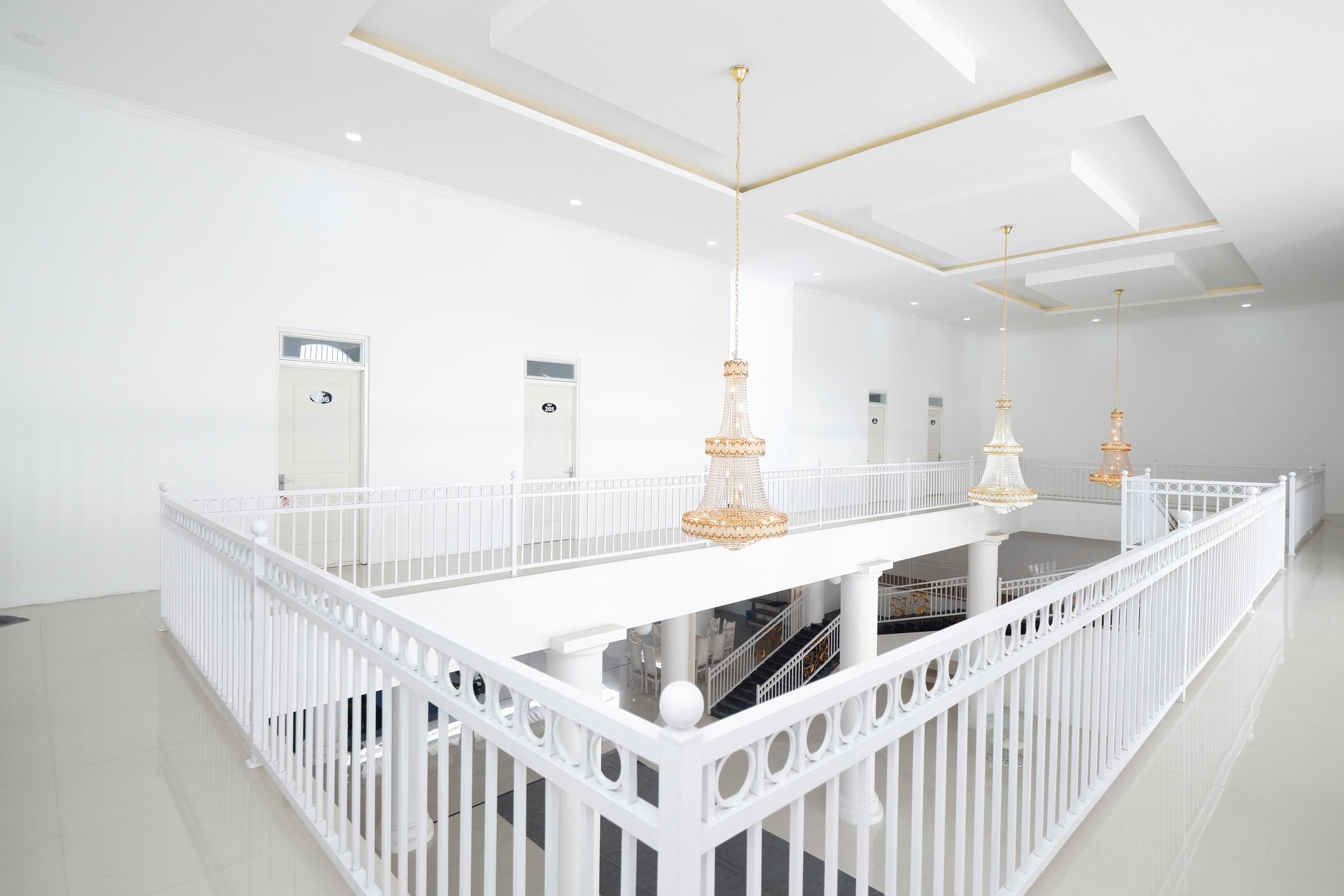 Griya Rw Family Guest House Redpartner Surakarta  Luaran gambar
