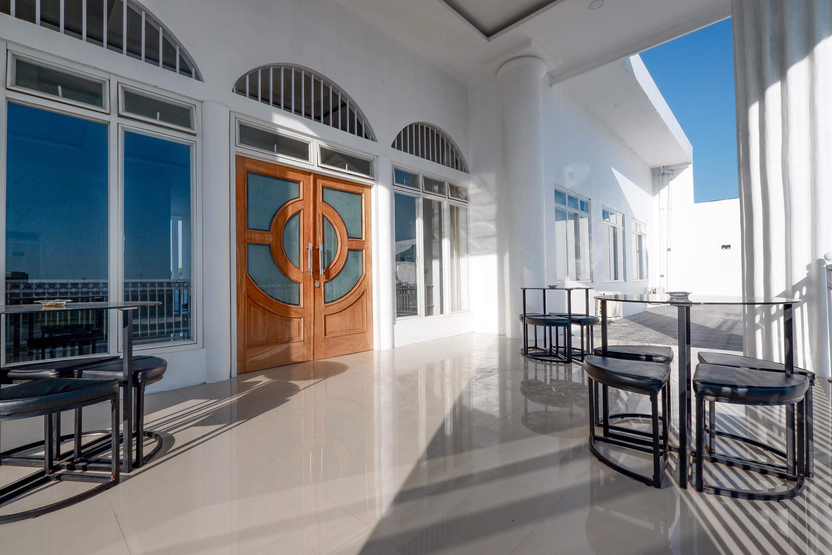 Griya Rw Family Guest House Redpartner Surakarta  Luaran gambar