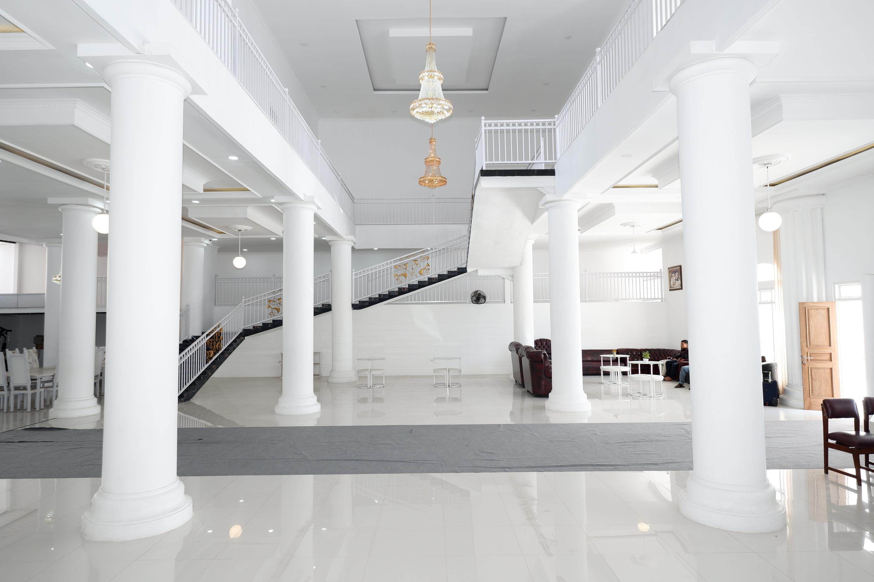 Griya Rw Family Guest House Redpartner Surakarta  Luaran gambar
