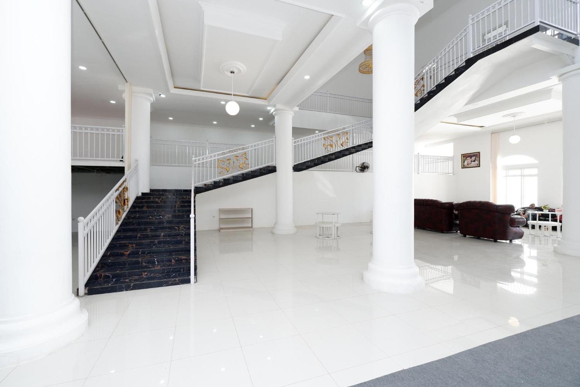 Griya Rw Family Guest House Redpartner Surakarta  Luaran gambar