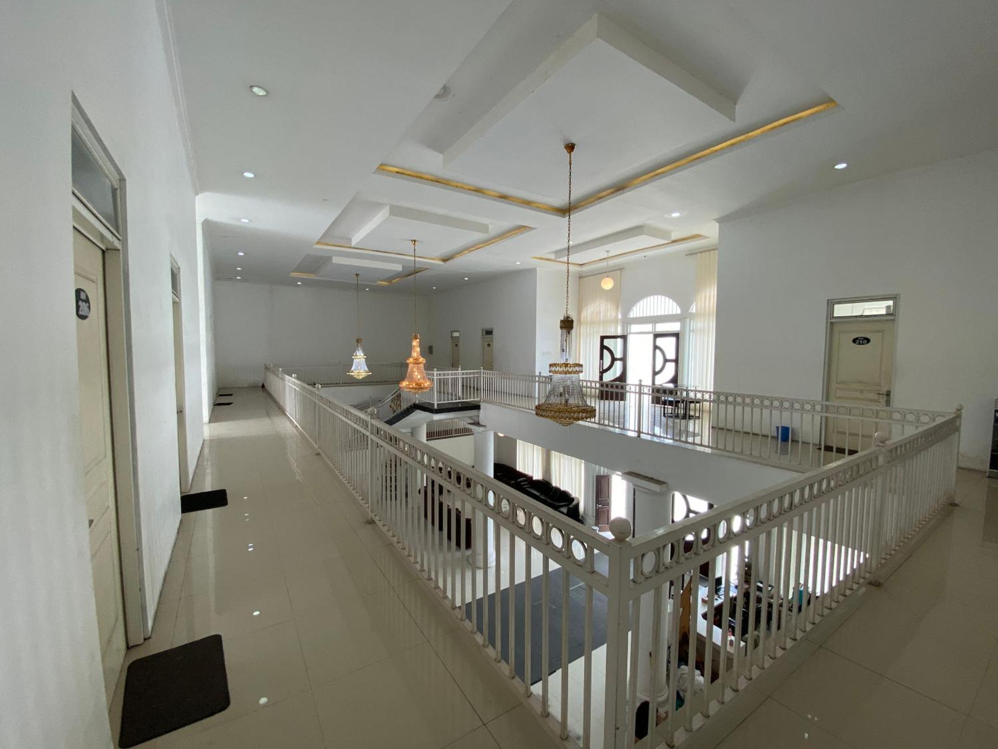 Griya Rw Family Guest House Redpartner Surakarta  Luaran gambar