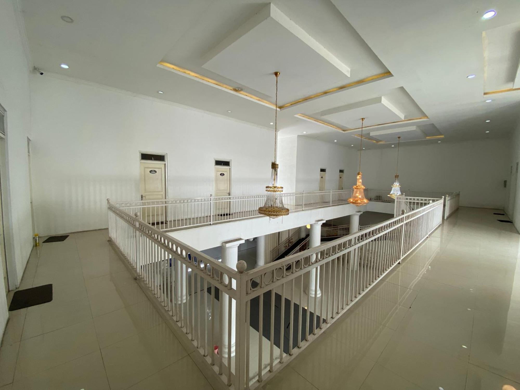 Griya Rw Family Guest House Redpartner Surakarta  Luaran gambar