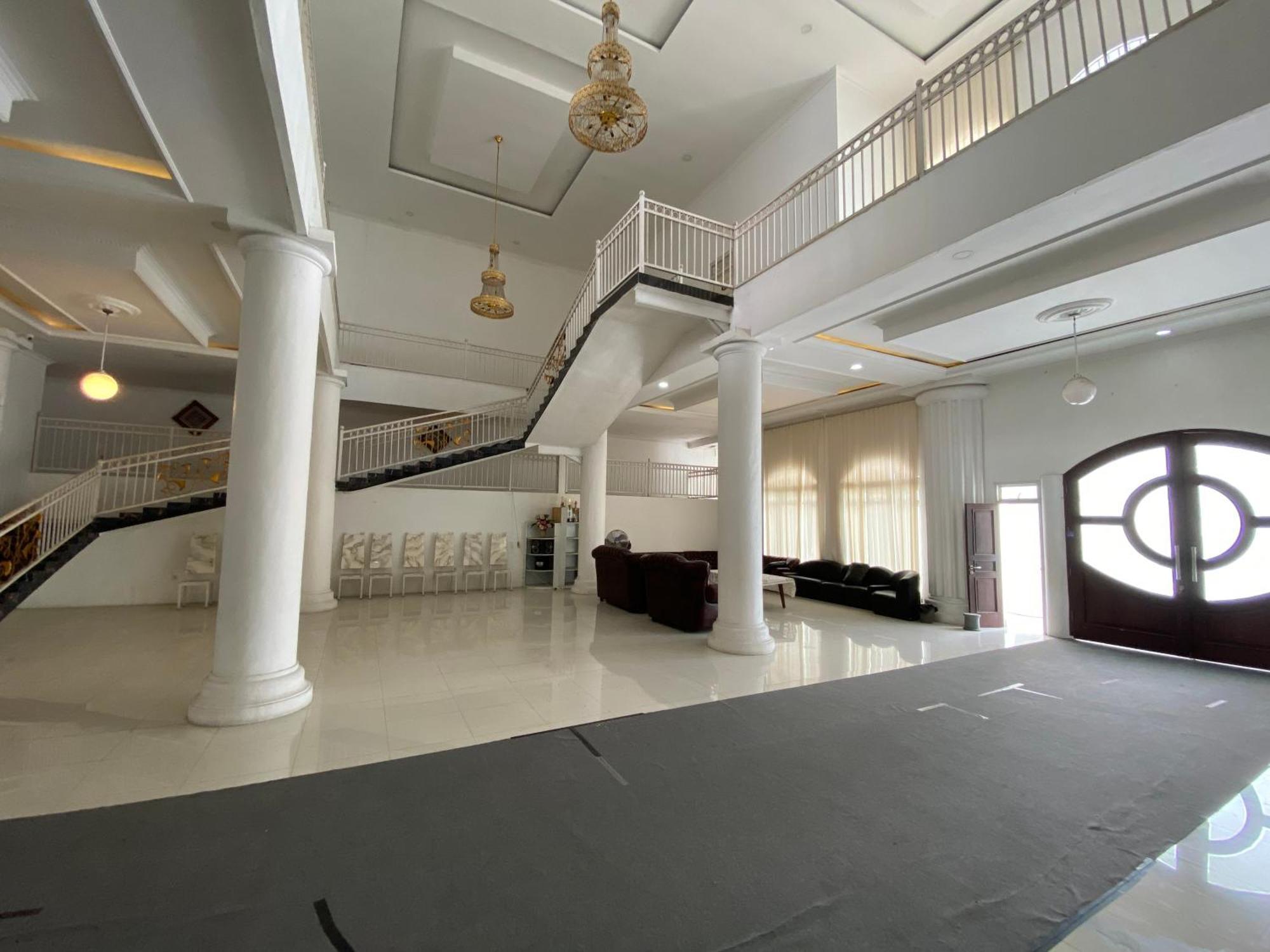 Griya Rw Family Guest House Redpartner Surakarta  Luaran gambar