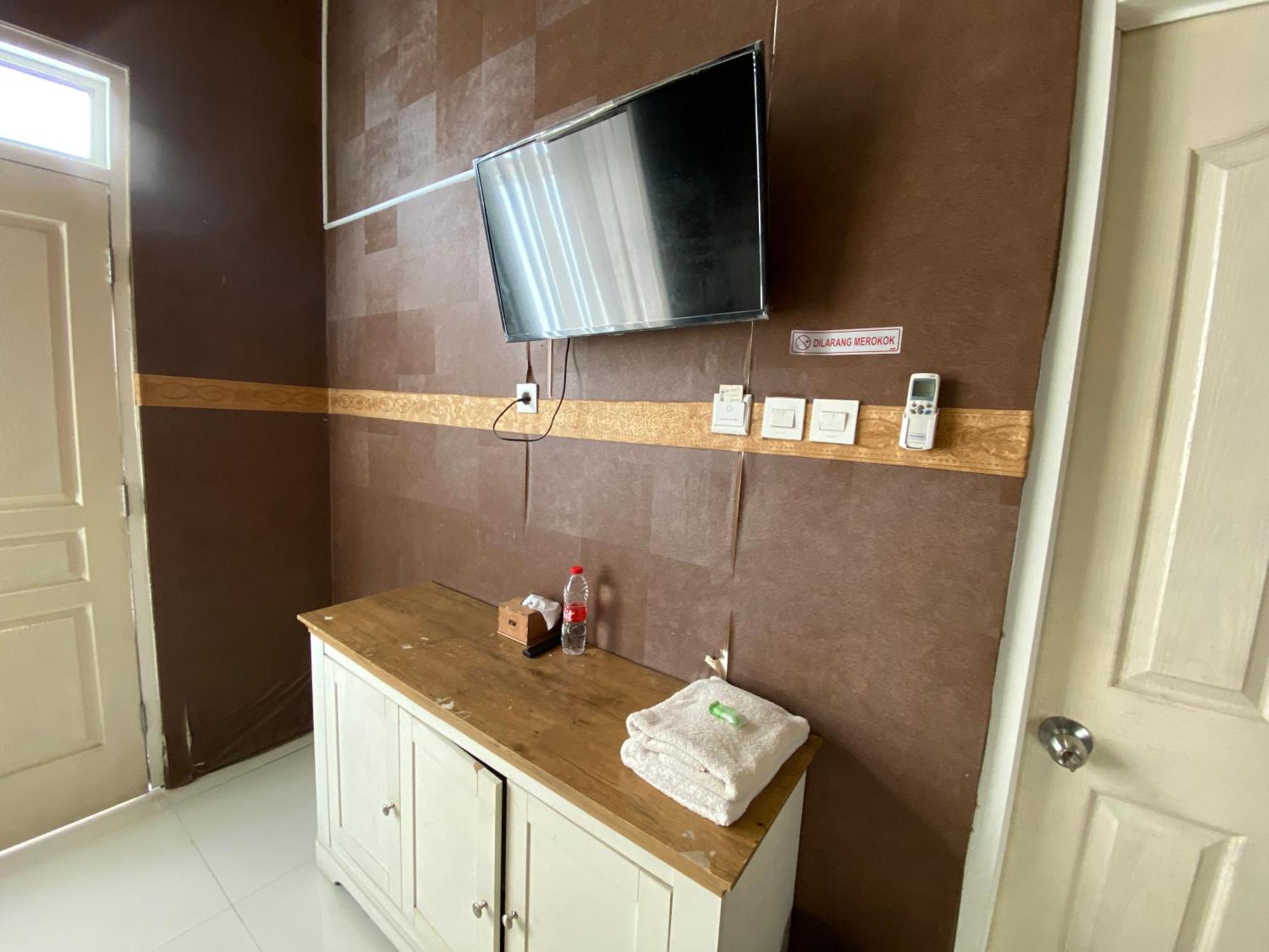 Griya Rw Family Guest House Redpartner Surakarta  Luaran gambar