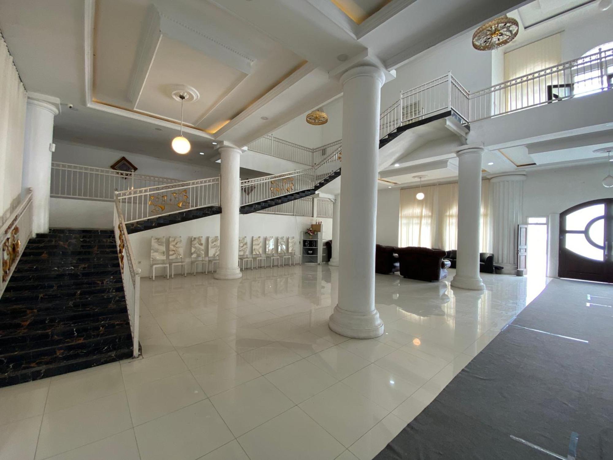 Griya Rw Family Guest House Redpartner Surakarta  Luaran gambar