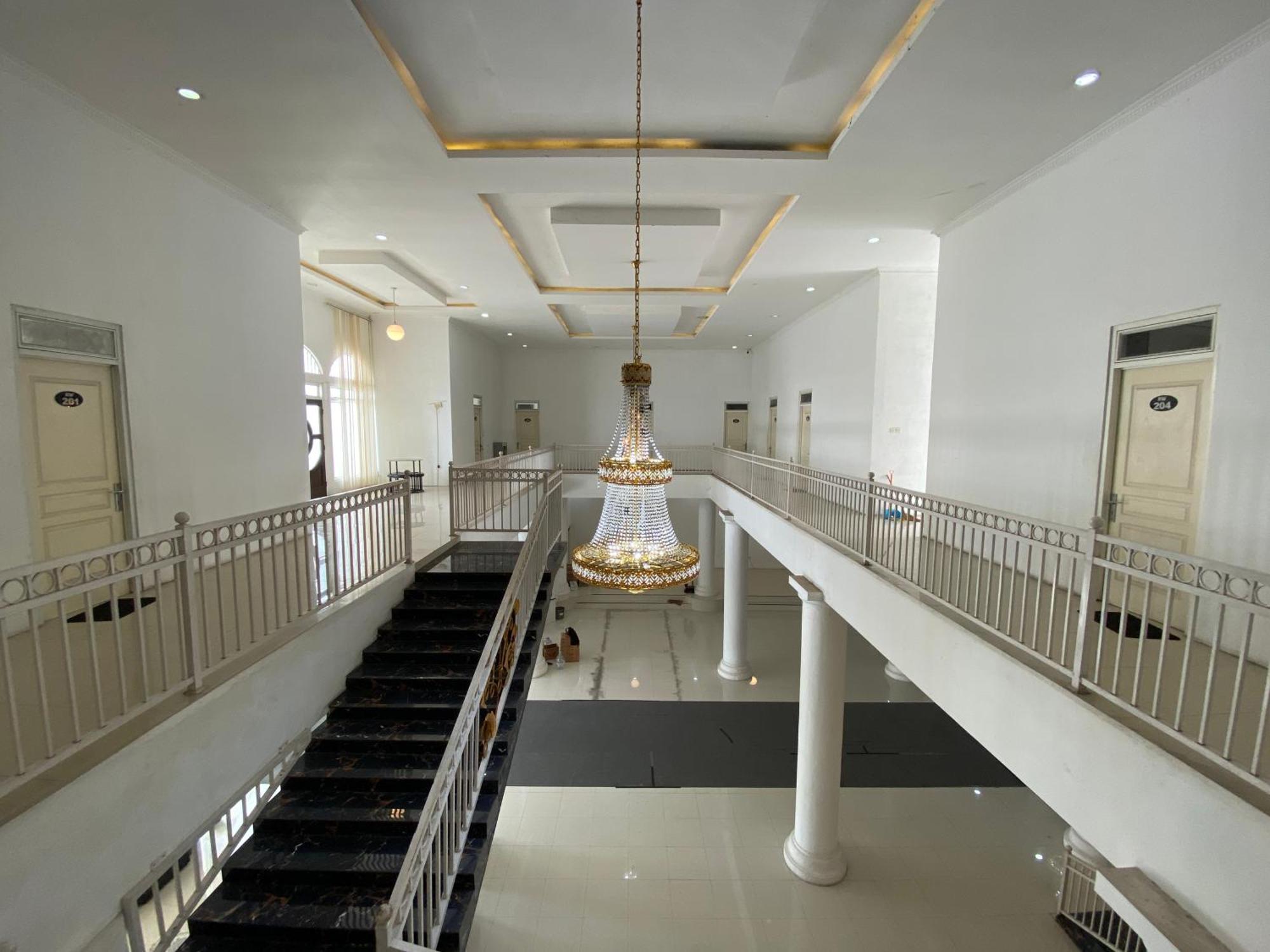 Griya Rw Family Guest House Redpartner Surakarta  Luaran gambar